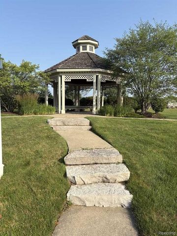 28242 Oakmonte Circle, New Hudson, MI 48165