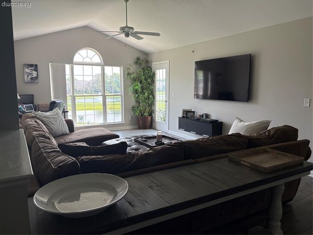 28242 Oakmonte Circle, New Hudson, MI 48165
