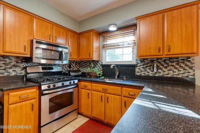 14 Cobblestone Court, Howell, NJ 07731