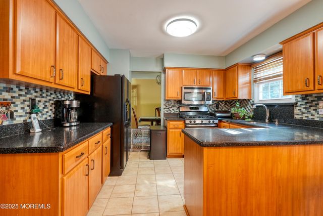 14 Cobblestone Court, Howell, NJ 07731