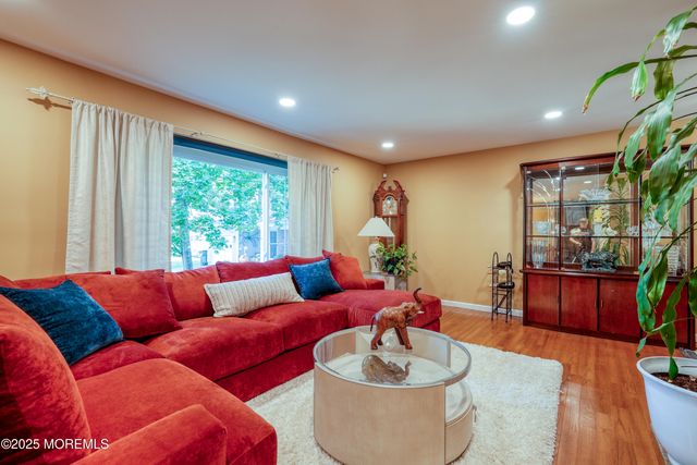 14 Cobblestone Court, Howell, NJ 07731