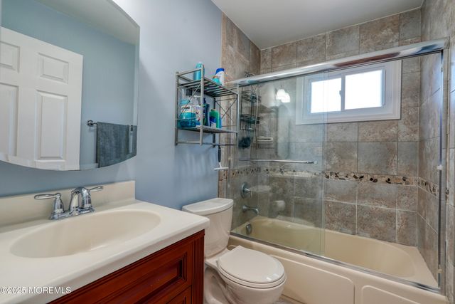 14 Cobblestone Court, Howell, NJ 07731