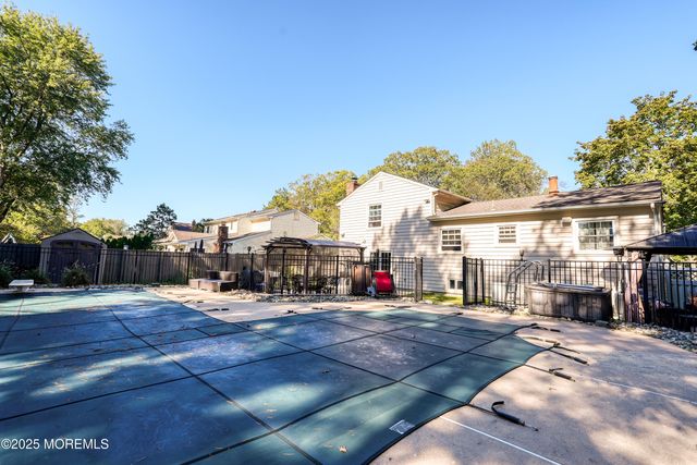 14 Cobblestone Court, Howell, NJ 07731