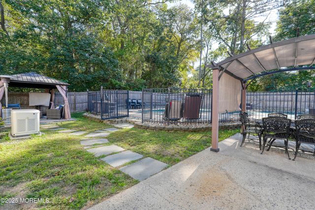 14 Cobblestone Court, Howell, NJ 07731