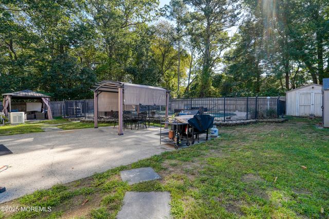 14 Cobblestone Court, Howell, NJ 07731