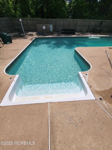 14 Cobblestone Court, Howell, NJ 07731