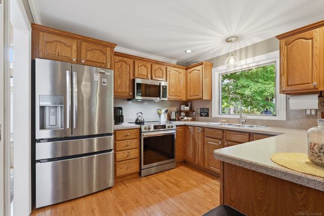 4055 Stoney Creek Drive, Fort Gratiot, MI 48059