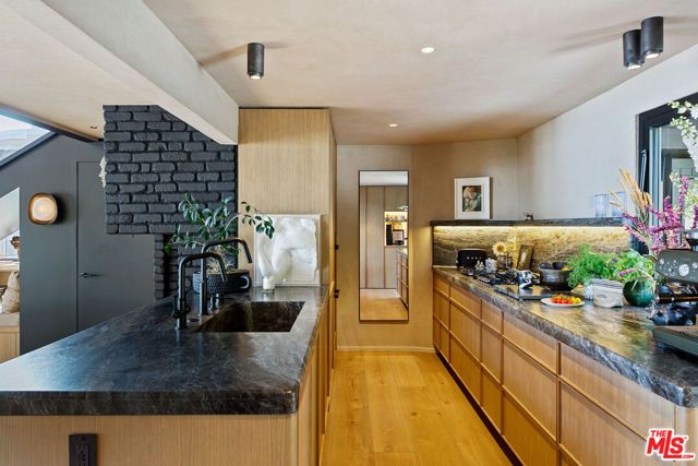 31649 Sea Level Drive, Malibu, CA 90265