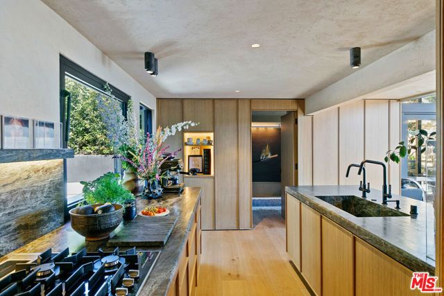 31649 Sea Level Drive, Malibu, CA 90265