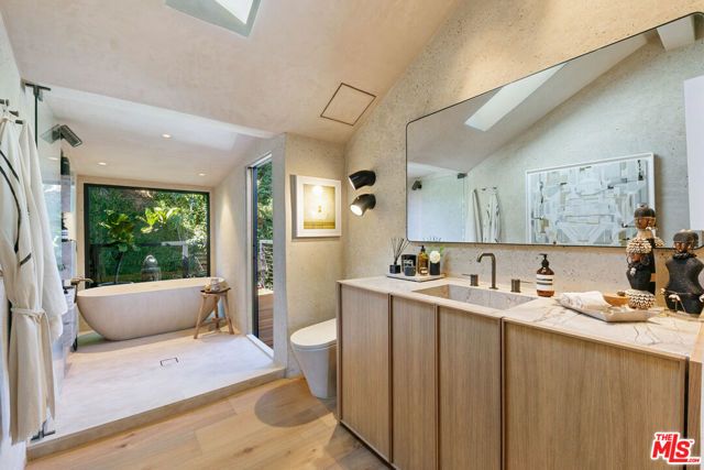 31649 Sea Level Drive, Malibu, CA 90265