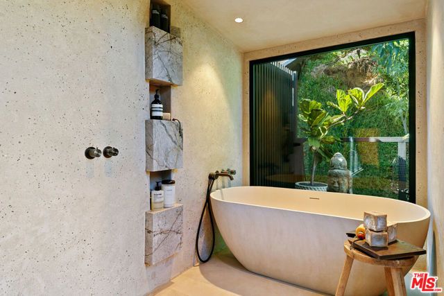 31649 Sea Level Drive, Malibu, CA 90265