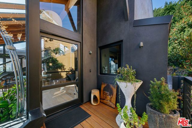 31649 Sea Level Drive, Malibu, CA 90265