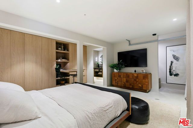 31649 Sea Level Drive, Malibu, CA 90265