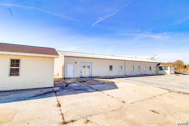 620 Armsway, Godfrey, IL 62035