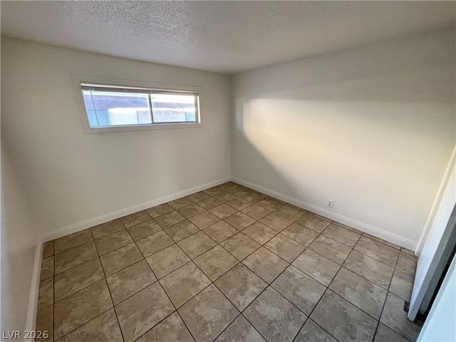 5132 Pebble Beach Boulevard B, Las Vegas, NV 89108