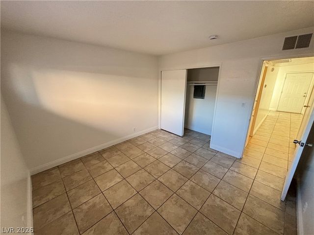 5132 Pebble Beach Boulevard B, Las Vegas, NV 89108