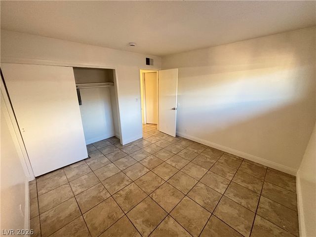 5132 Pebble Beach Boulevard B, Las Vegas, NV 89108