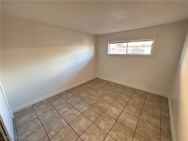 5132 Pebble Beach Boulevard B, Las Vegas, NV 89108