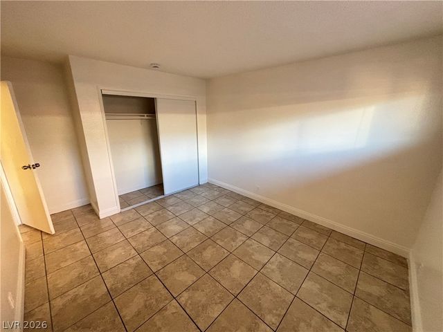 5132 Pebble Beach Boulevard B, Las Vegas, NV 89108