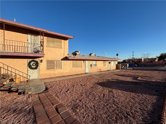 5132 Pebble Beach Boulevard B, Las Vegas, NV 89108