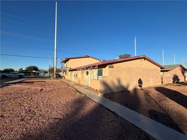5132 Pebble Beach Boulevard B, Las Vegas, NV 89108