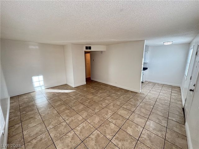 5132 Pebble Beach Boulevard B, Las Vegas, NV 89108