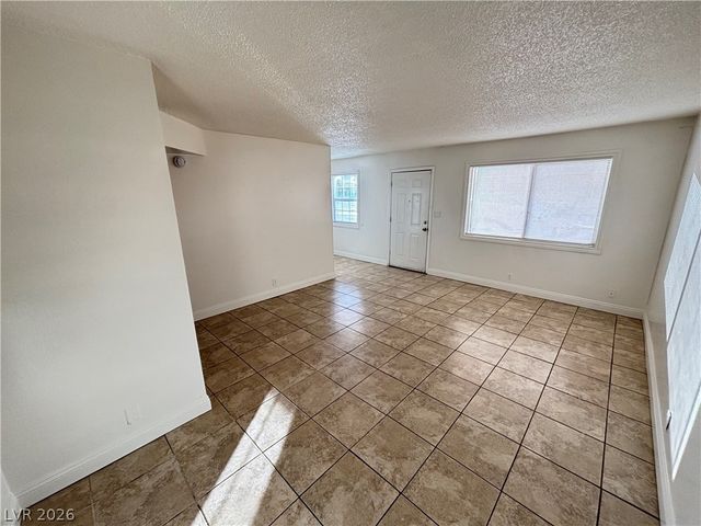 5132 Pebble Beach Boulevard B, Las Vegas, NV 89108