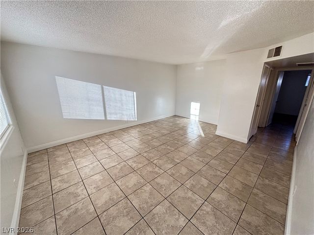 5132 Pebble Beach Boulevard B, Las Vegas, NV 89108