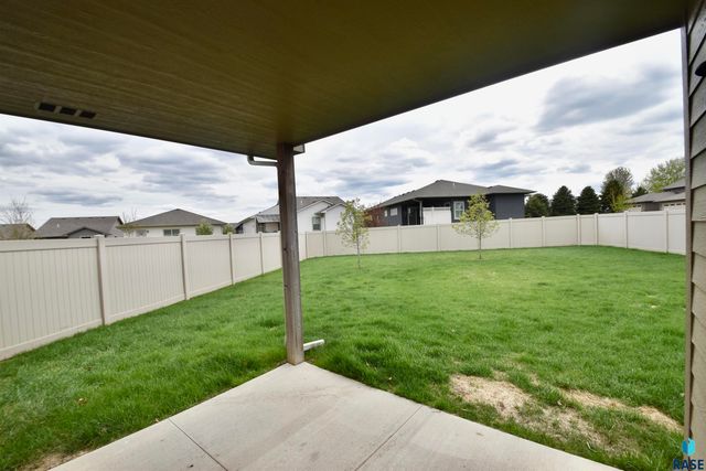4905 E 61st St Street, Sioux Falls, SD 57108