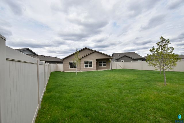 4905 E 61st St Street, Sioux Falls, SD 57108