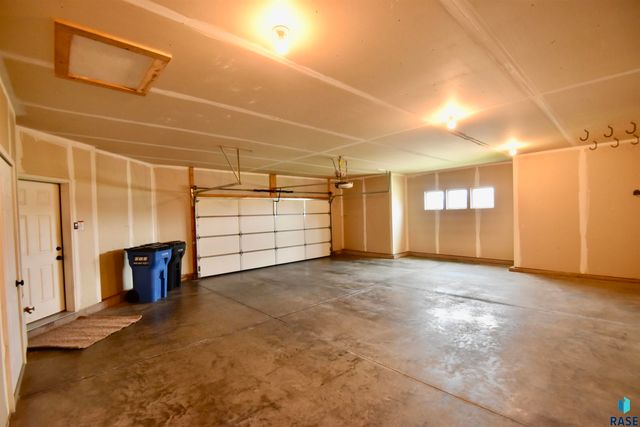 4905 E 61st St Street, Sioux Falls, SD 57108