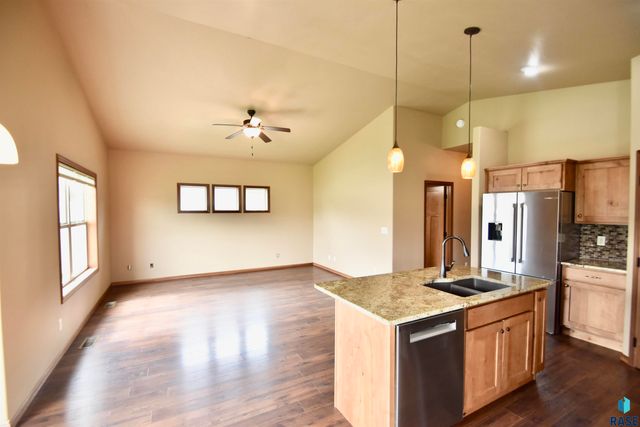 4905 E 61st St Street, Sioux Falls, SD 57108