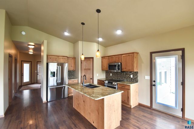 4905 E 61st St Street, Sioux Falls, SD 57108