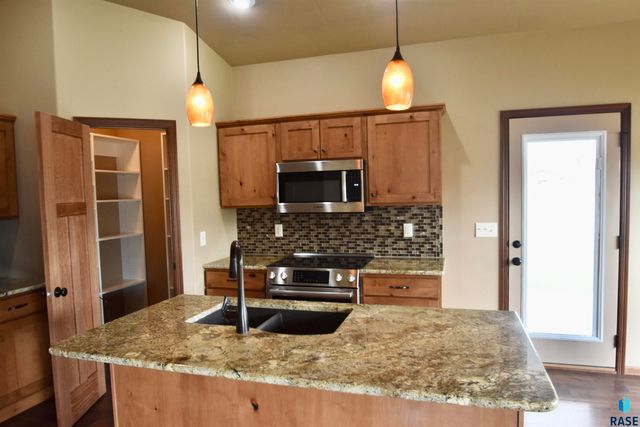 4905 E 61st St Street, Sioux Falls, SD 57108