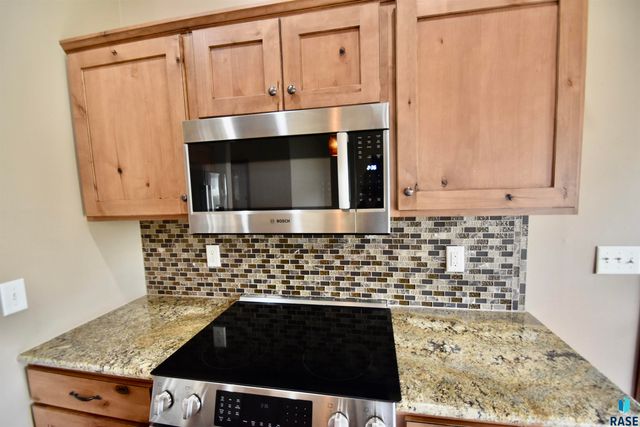 4905 E 61st St Street, Sioux Falls, SD 57108