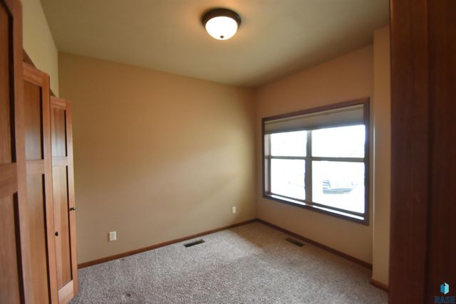 4905 E 61st St Street, Sioux Falls, SD 57108