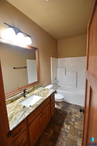 4905 E 61st St Street, Sioux Falls, SD 57108