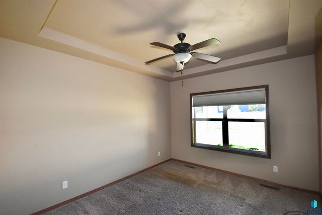 4905 E 61st St Street, Sioux Falls, SD 57108