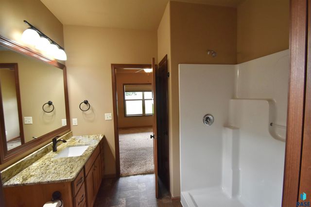 4905 E 61st St Street, Sioux Falls, SD 57108