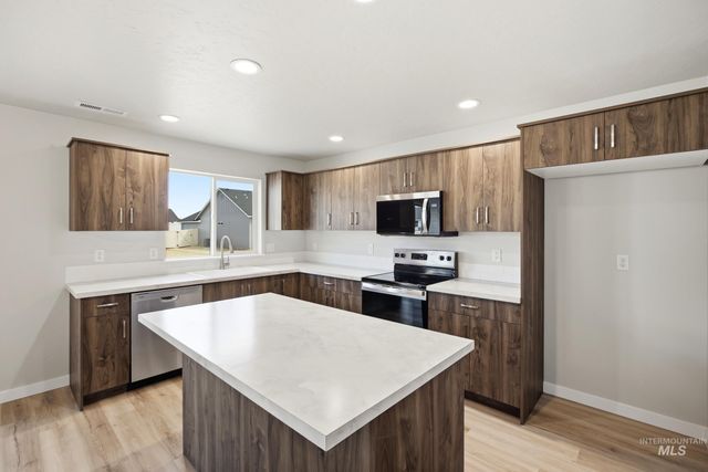 496 Waverly Ave, Middleton, ID 83644