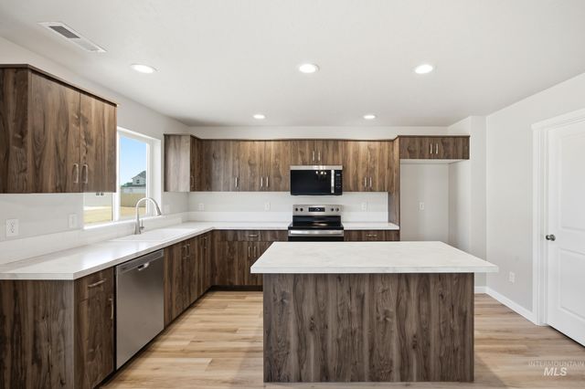 496 Waverly Ave, Middleton, ID 83644