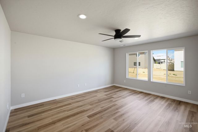 496 Waverly Ave, Middleton, ID 83644