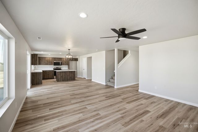496 Waverly Ave, Middleton, ID 83644