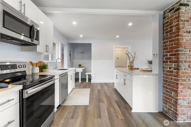 6058 6th Avenue NE, Seattle, WA 98115