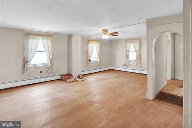 17 HIGH RD, Pottsville, PA 17901