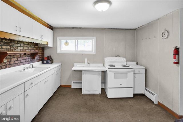 17 HIGH RD, Pottsville, PA 17901