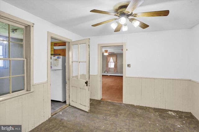 17 HIGH RD, Pottsville, PA 17901