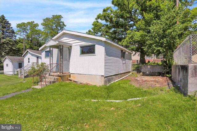 17 HIGH RD, Pottsville, PA 17901