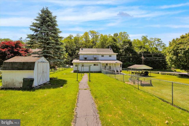 17 HIGH RD, Pottsville, PA 17901