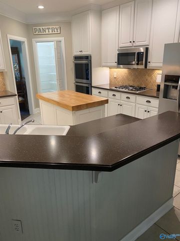 119 Woods End Road, Huntsville, AL 35806